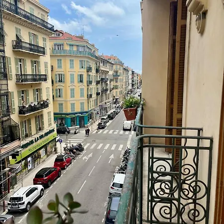 Au Coeur De *